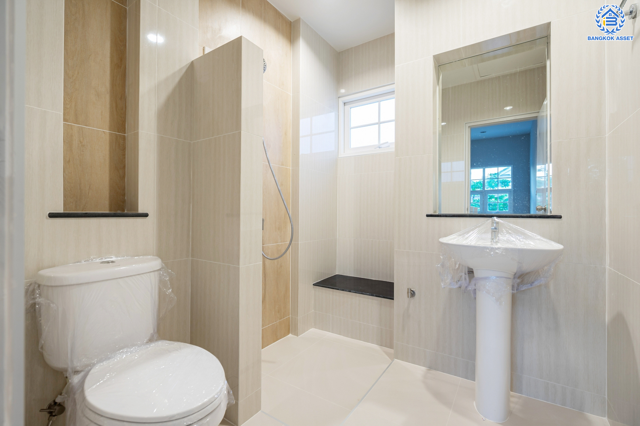 บ้านมือสองตกแต่งใหม่ ม.เพอร์เฟคเพลส2 รัตนาธิเบศร์ บ้านเดี่ยวหลังใหญ่ จากแบรนด์ Property Perfect เนื้อที่ 60 ตร.ว. บนโซนที่ดีที่สุด! ใกล้ทะเลสาบและส่วนกลาง ฟังก์ชันพร้อม 3 ห้องนอน 3 ห้องน้ำ 2 ที่จอดรถ บนที่สุดแห่งทำเลโซนเมือง เชื่อมต่อทุกการเดินทาง ใกล้เซ็นทรัลรัตนาธิเบศร์ จุดขึ้นทางด่วน "งามวงศ์วาน" และรถไฟฟ้า "สถานีไทรม้า"...